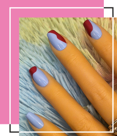 Nails in light blue und red in Pop Art sytle